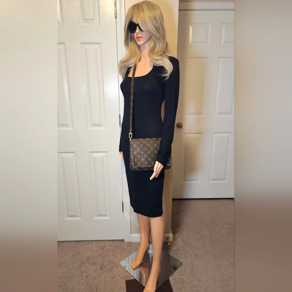 Authenic LOUIS VUITTON Musette Tango Crossbody - Picture 3 of 13